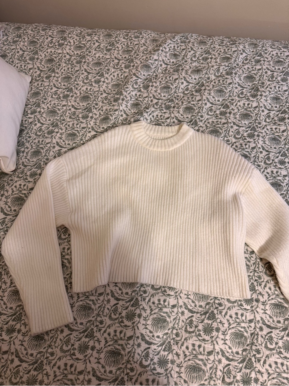 Cropped Rib-Knit Crewneck Sweater - white